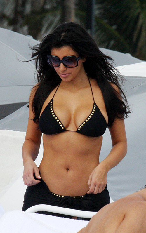 Kim Kardashian che mostra le sue belle mutandine upskirt
 #75409331
