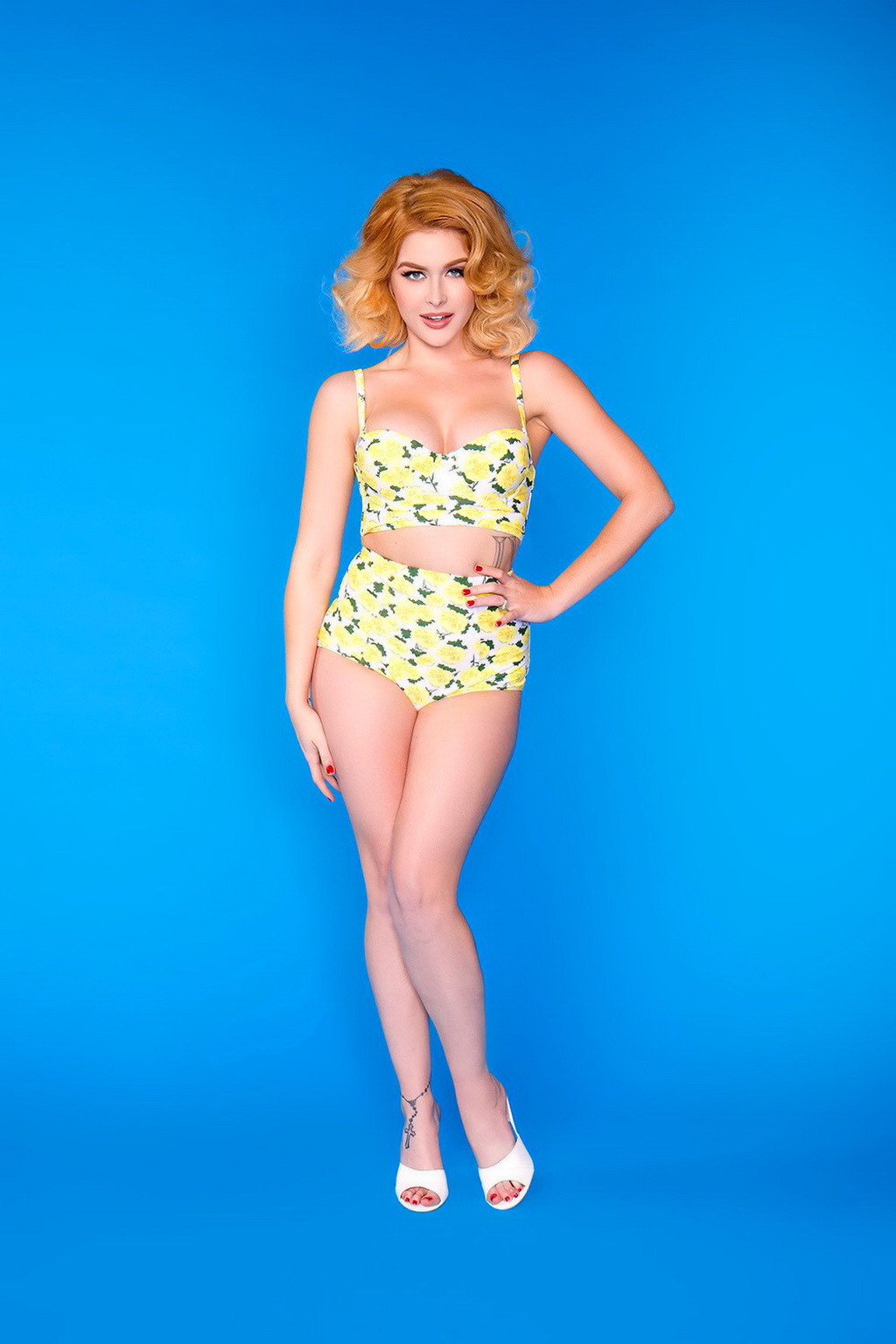 Renee olstead bikini retrò e costume da bagno photoshoot
 #75143234