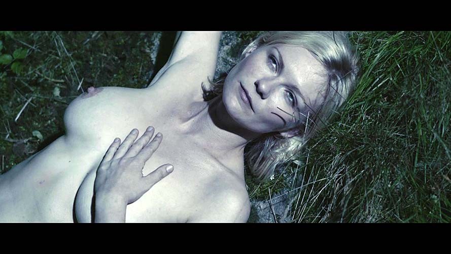 Kirsten Dunst sexy oben ohne und völlig nackten Körper Fotos
 #75282175