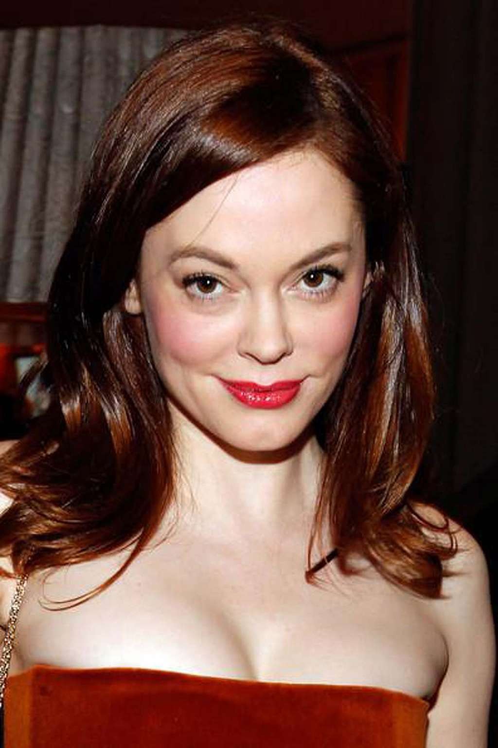 Rose McGowan zeigt ihr großes Dekolleté und ihre Beine im Minirock Paparazzi-Shootings
 #75329478