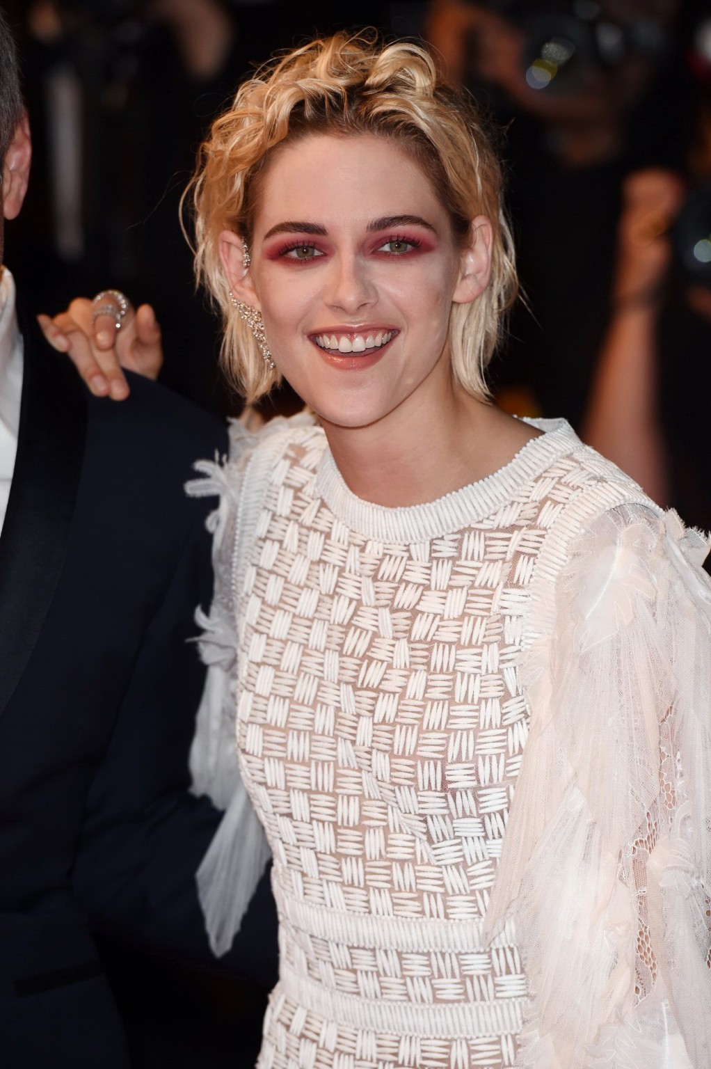 Kristen stewart transparente jusqu'aux tétons et aux jambes
 #75142327