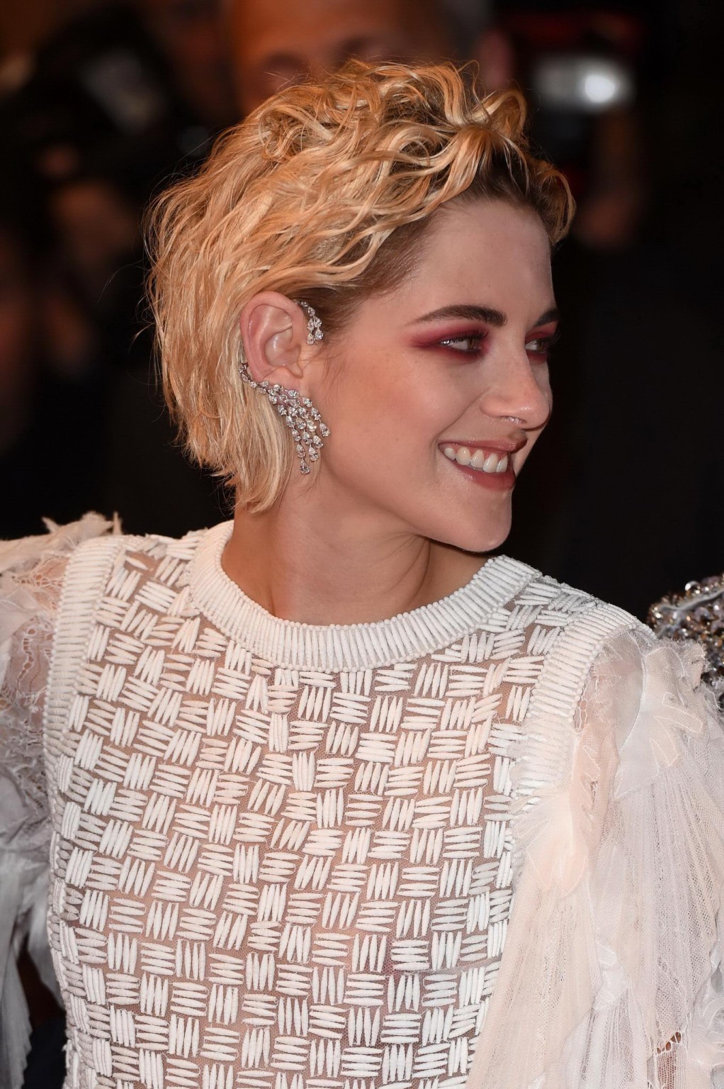 Kristen stewart durchsichtig bis zu den brustwarzen und langbeinig
 #75142336