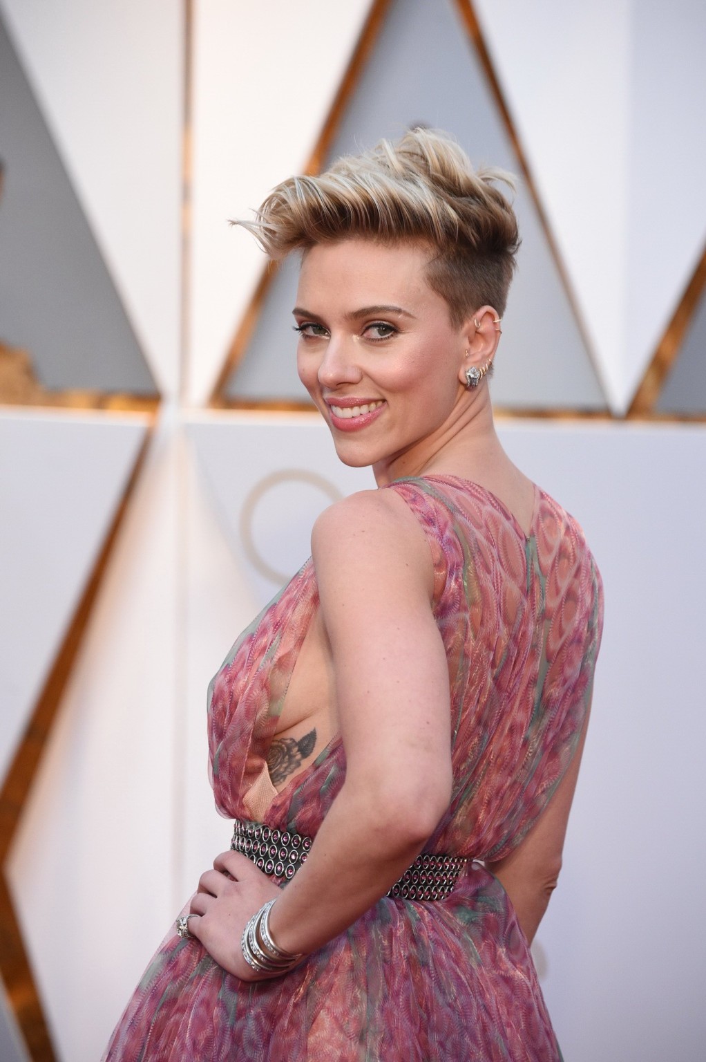 Scarlett Johansson shows sideboob in pink lace dress #75140241