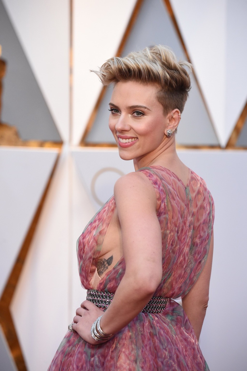 Scarlett Johansson shows sideboob in pink lace dress #75140249