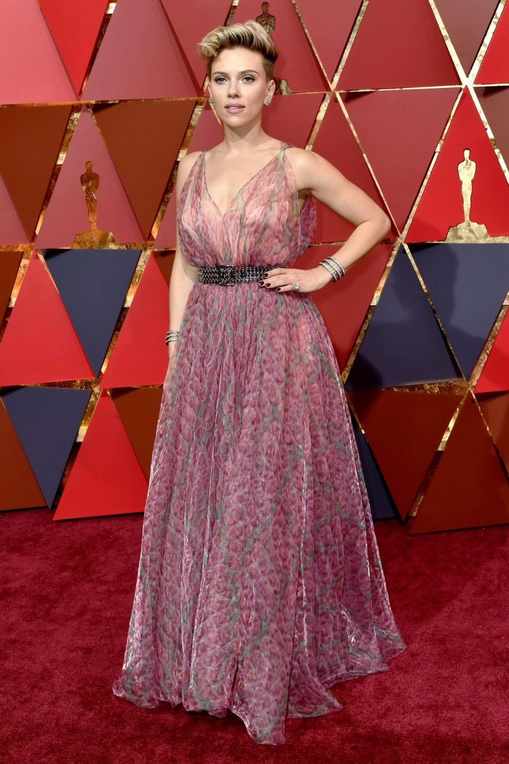 Scarlett Johansson shows sideboob in pink lace dress #75140365