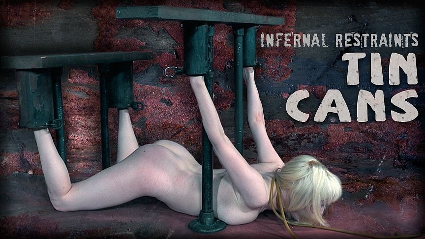 April rain rubia desnuda es atada en latas con el maestro mirando
 #71877623