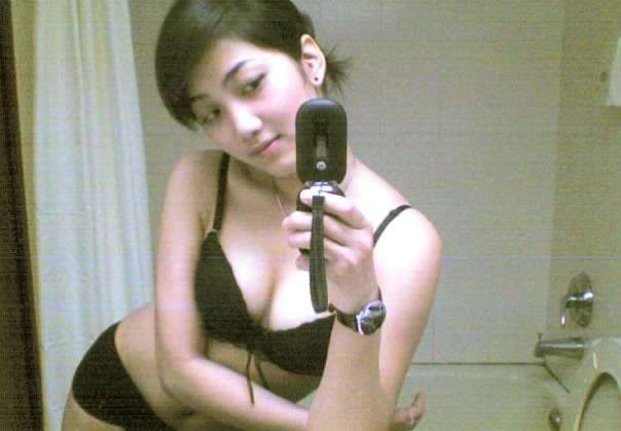 Naughty and hot selfpics taken by an amateur Asian chick #69901238