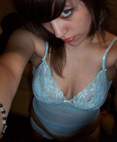 Pictures of an amateur teen posing naked in her room #77111963