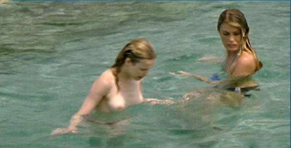 Rachel mcadams dévoile ses jolis seins dans des captures de films nus
 #75343067