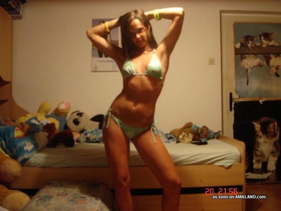 Compilation of sexy amateur chicks posing for the cam #67644404