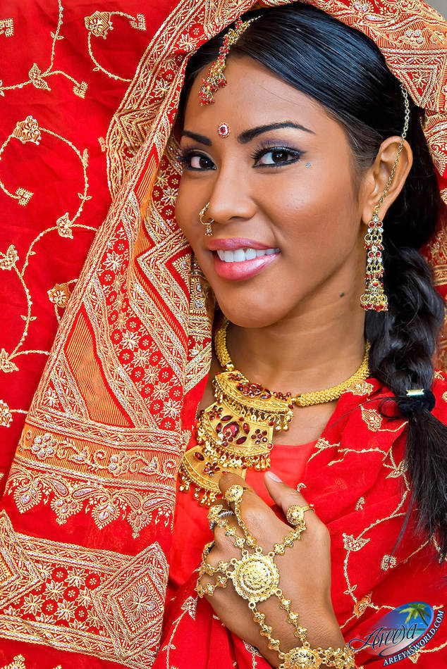 Areeya vestida de diosa india
 #79302420