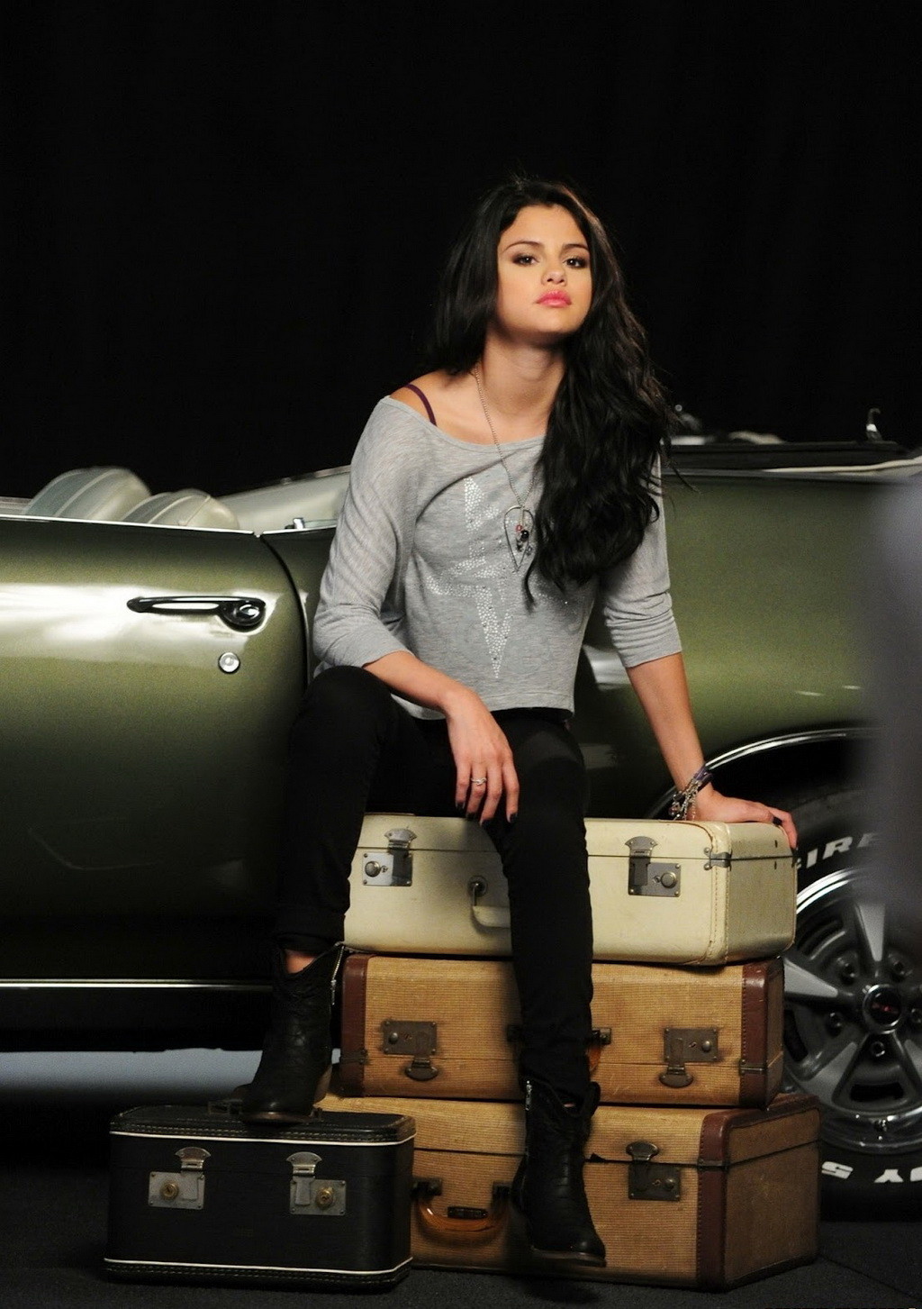 Selena gomez calda e con le gambe in un servizio fotografico autunnale di dream out loud
 #75264211