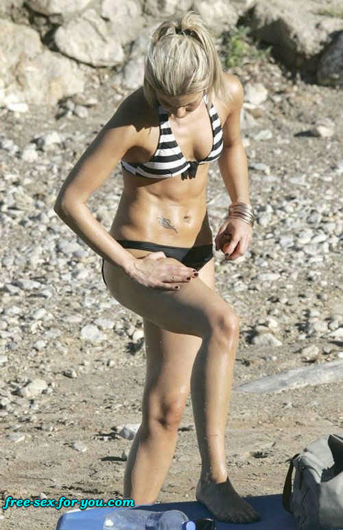 Kate lawler montrant ses seins sur des photos paparazzi seins nus
 #75437790