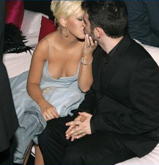 Celebrity-Star Christina Aguilera Top Arsch und Upskirt-Bilder
 #75421270