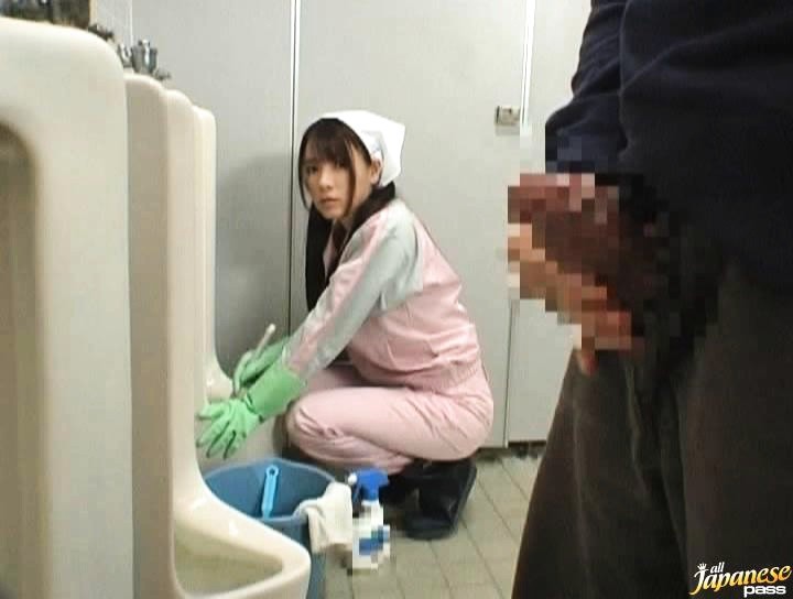 Kinky jap Mädchen gefickt in der Öffentlichkeit
 #69807016
