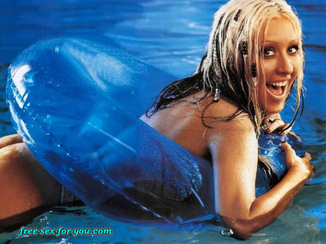 Christina Aguilera posa nuda e mostra culo e tette in seethru
 #75421326