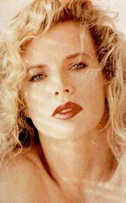 La meilleure milf celeb kim basinger seins totalement nus et belle chatte
 #75420459