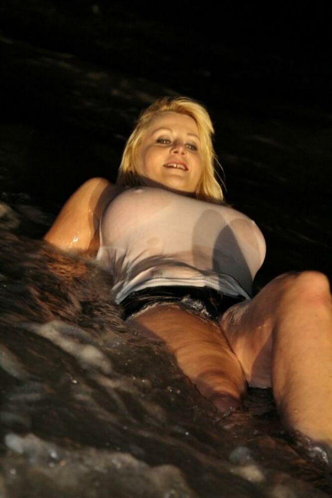 Big tit gfs exposing thier busty bodies gallery  2 #67749607