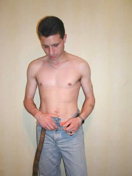 Sexy amateur posando desnudo
 #77010268