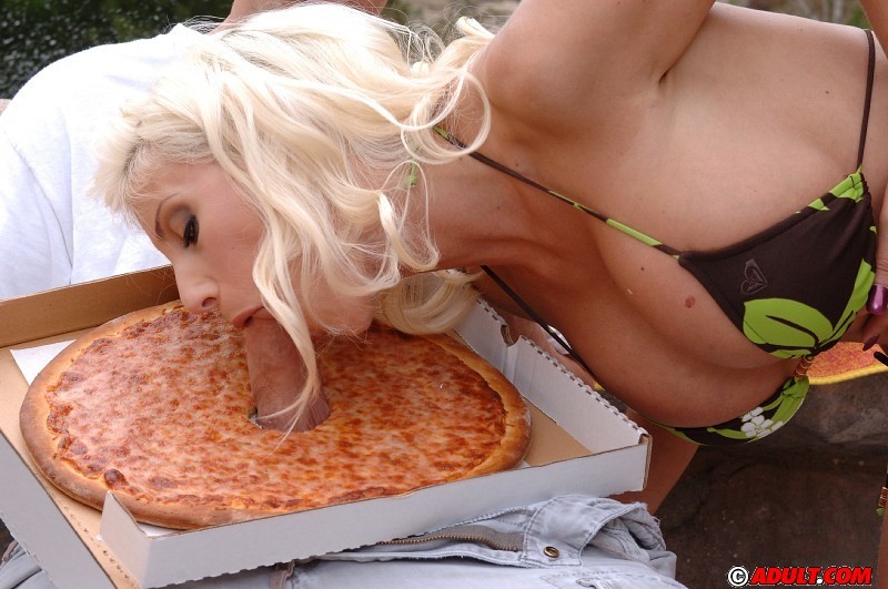 Huge titted blonde Puma Swede sucks the cum out of the pizza boy #73101322