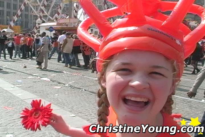 Christine Young, una joven amante de las fiestas, se pone a cien y se moja mucho
 #67745805
