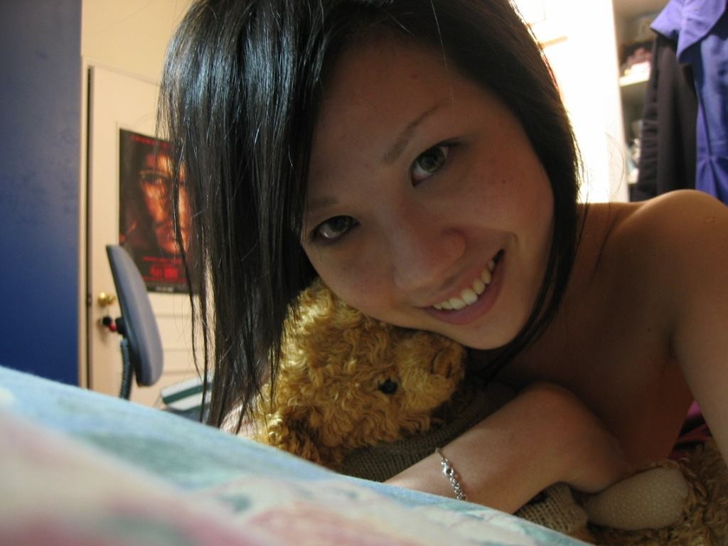 Une copine asiatique chaude avec un cul mignon montre des lignes de bronzage
 #69939636