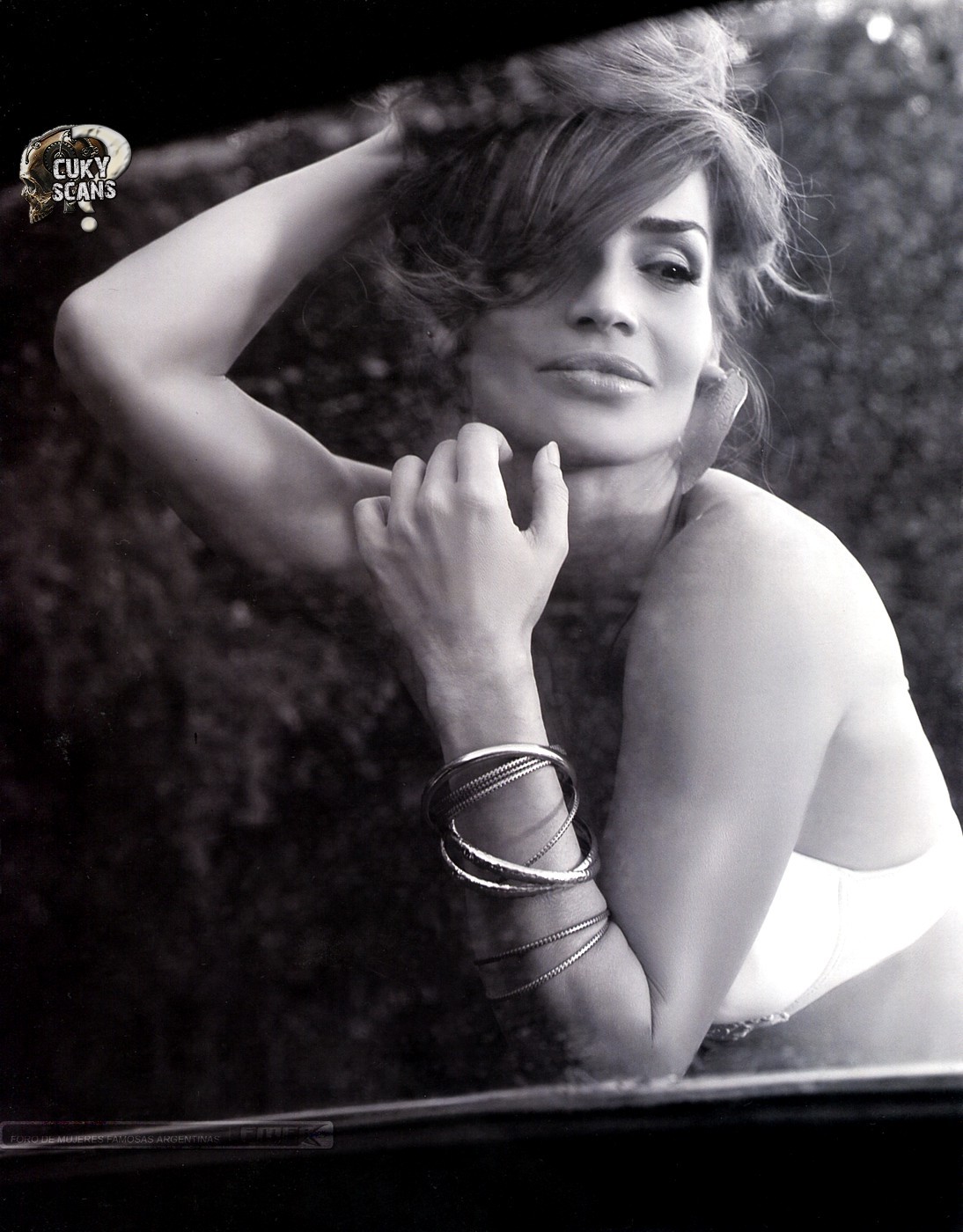 Maria Vazquez seins nus dans un short en jean pour le numéro de mars du magazine argentin Sh'zin.
 #75313844