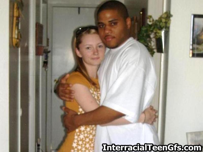 Couples d'adolescents amateurs interraciaux
 #77061875