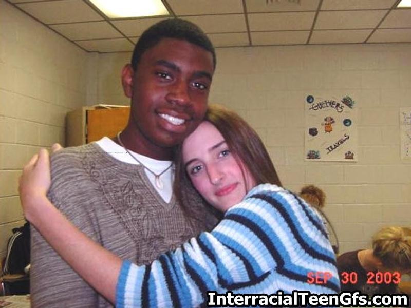 Couples d'adolescents amateurs interraciaux
 #77061904