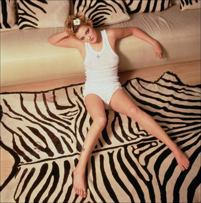L'attrice bionda Drew Barrymore mostra i suoi grandi seni naturali
 #75443145