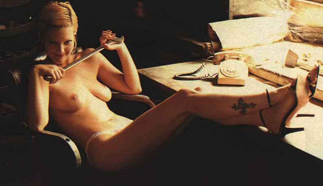 L'attrice bionda Drew Barrymore mostra i suoi grandi seni naturali
 #75443180