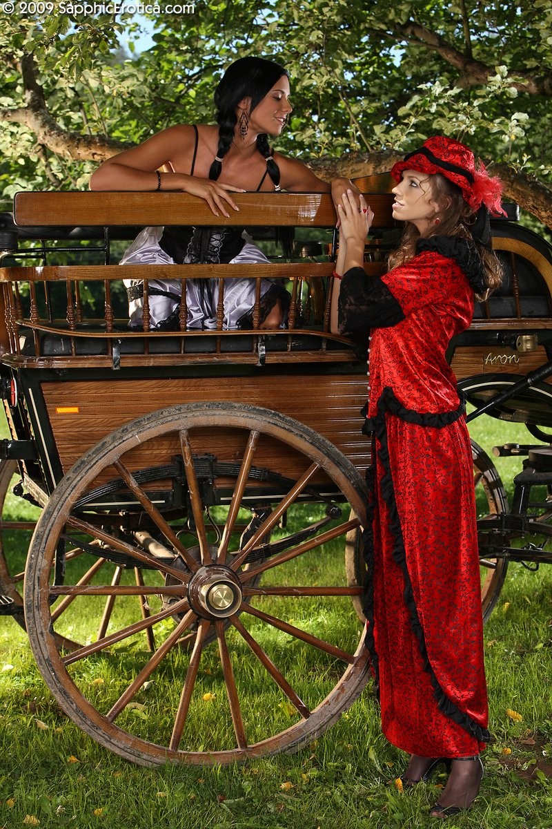 Porn Victorian Carriage - Victorian dressed hotties undress and have sex by carriage Porn Pictures,  XXX Photos, Sex Images #3129798 - PICTOA