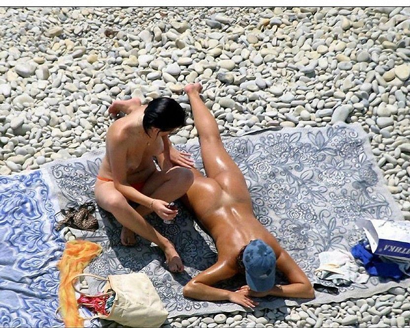 Ragazze amatoriali reali che fanno sesso sulla spiaggia
 #67290319