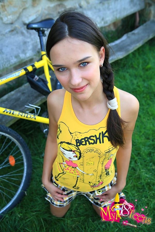 amateur Brunette Teen Gets Nailed Outdoors After Riding Bicycle