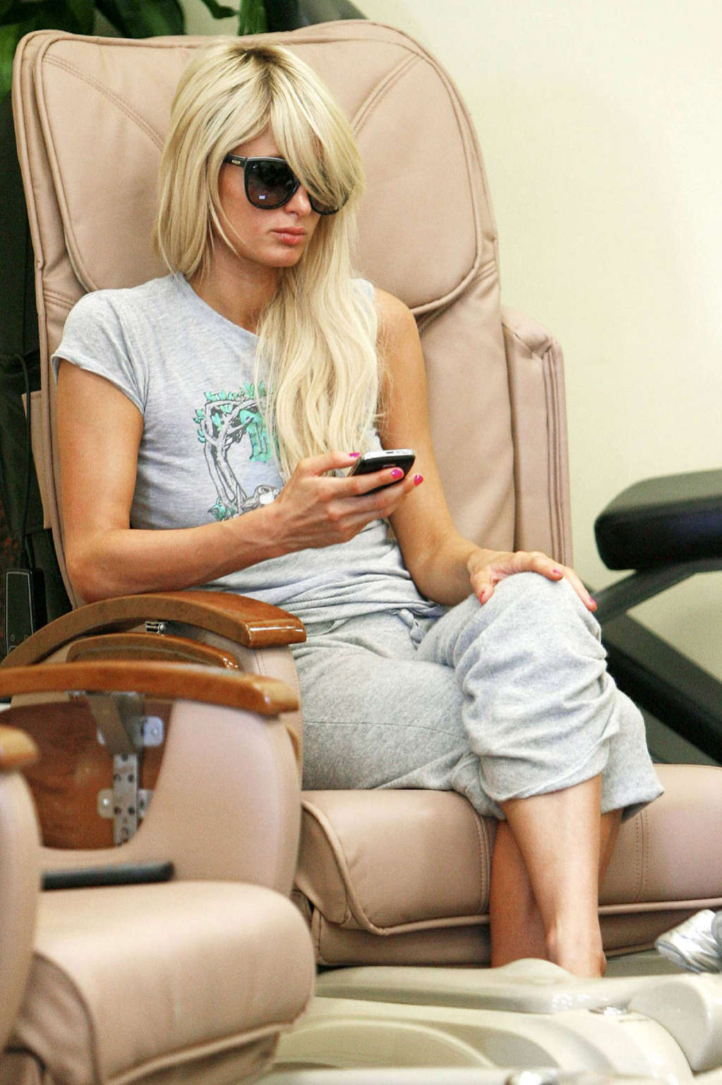 Paris Hilton sieht heiß aus im Helloween-Kostüm und zeigt Titten und Muschi
 #75375911