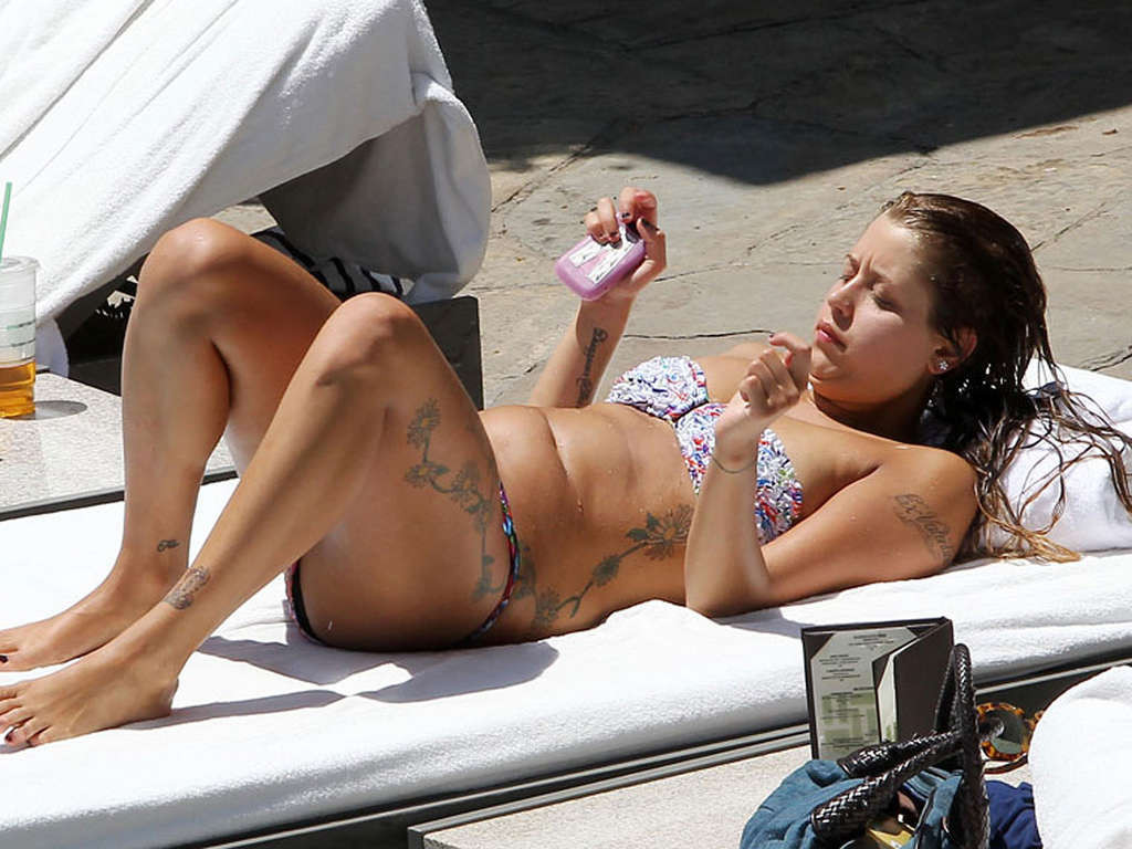 Peaches Geldof nipple slip paparazzi shoots and showing her tits #75343491