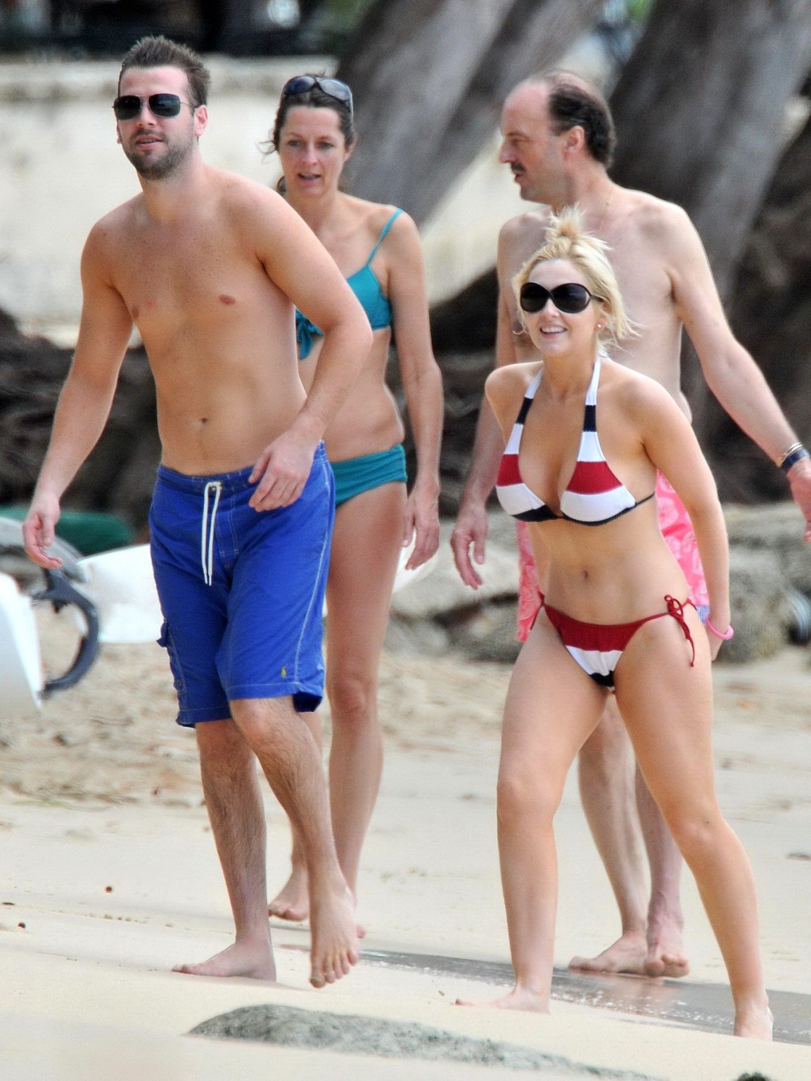 Gemma merna busty indossando bikini sulla spiaggia in barbados
 #75328444