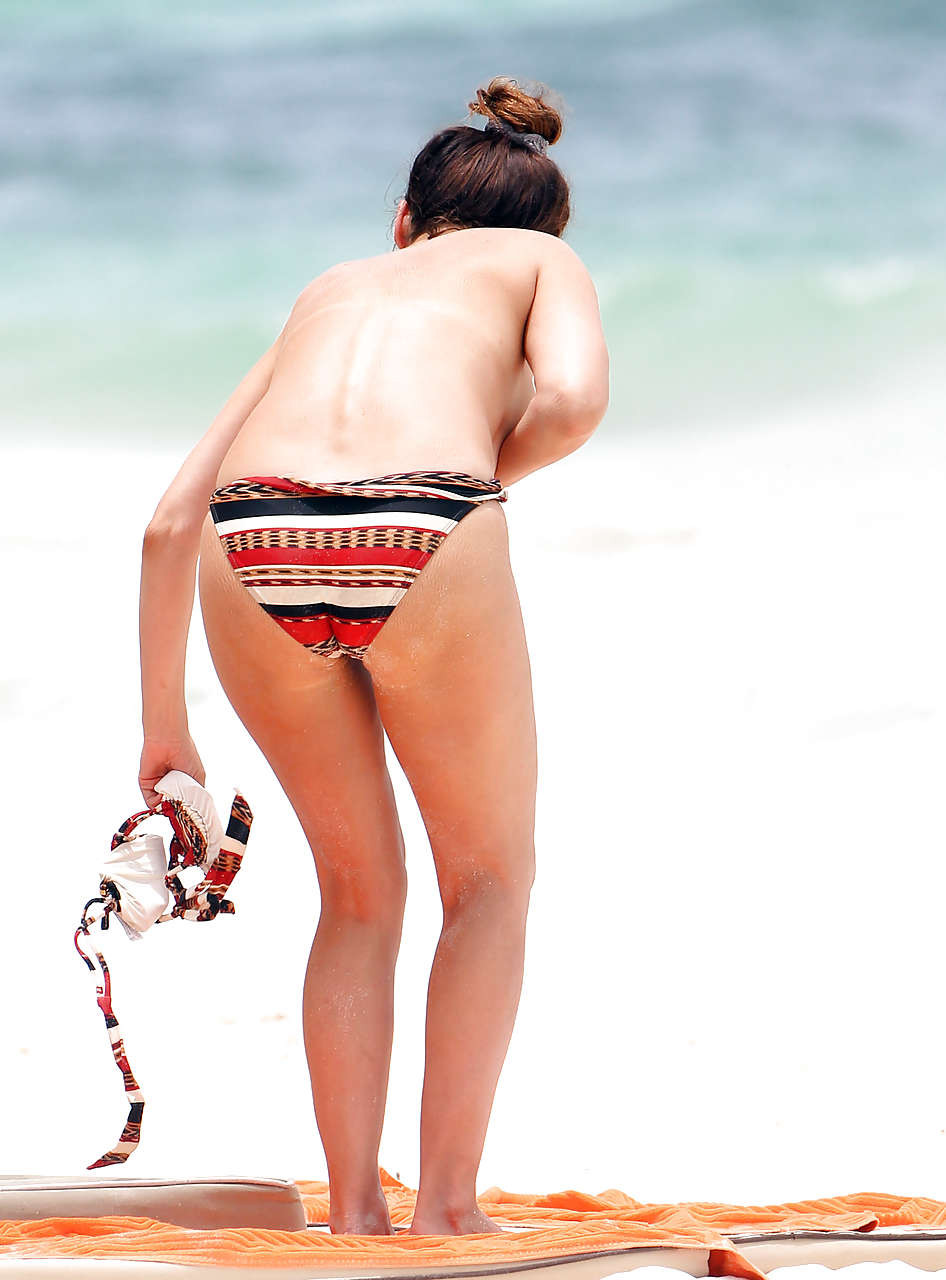 Kelly Brook showing big boobs and big ass on beach #75228415