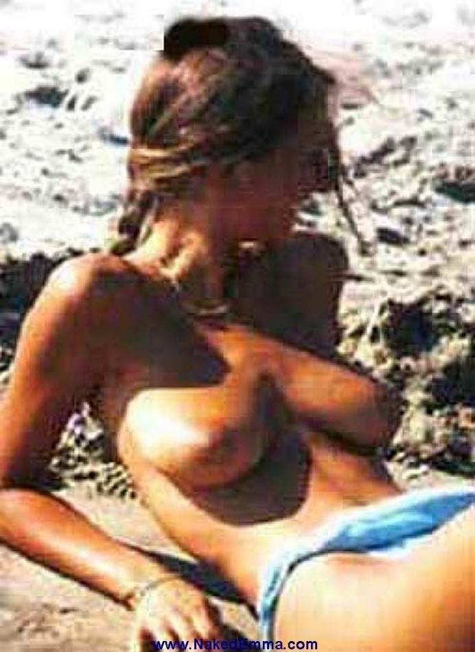Jennifer Aniston  see her nude tits on the beach  paparazzi pictures #75190046