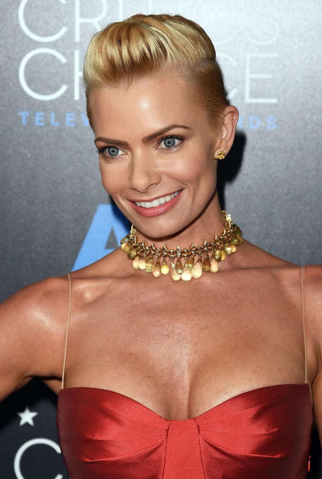 Jaime pressly mostrando un enorme escote en la 5ª edición de la televisión Critics Choice 
 #75162577