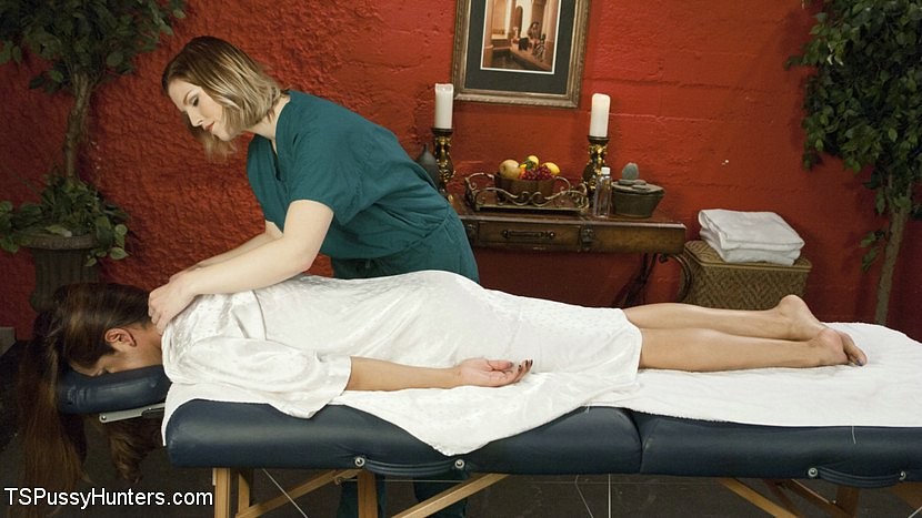Jessica Fox ts fucks blonde Ella Nova after a kinky massage #74187395