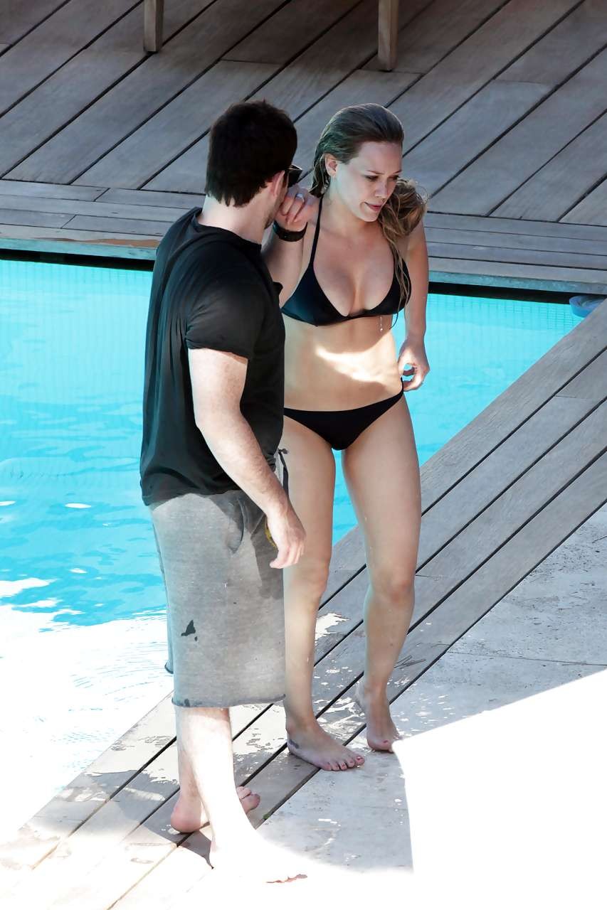 Hilary Duff showing her great body and looking sexy in black bikini #75296347