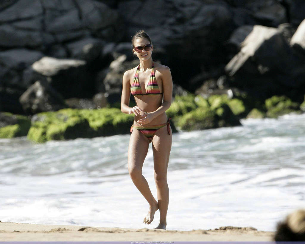 Jessica Alba enjoy the beach and shows fantastic ass in a bikini #75377159