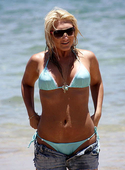 Brooke hogan montrant sa culotte jupe haute sur scène photos paparazzi
 #75398292