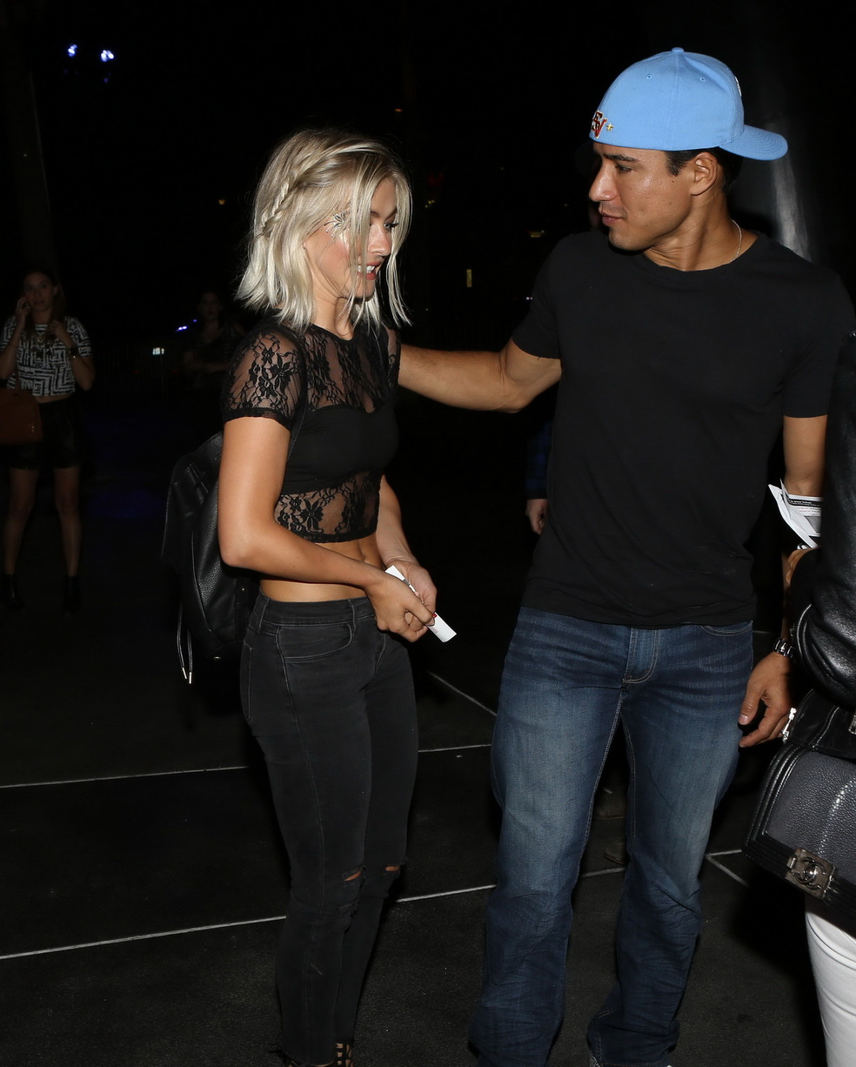 Julianne Hough vollbusig in durchsichtigem Bauchtop im Freien
 #75153903