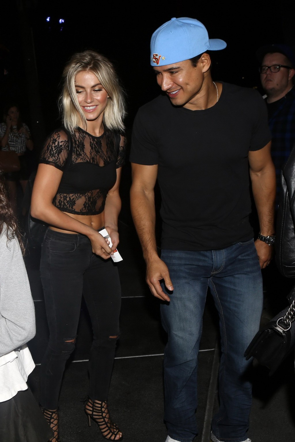 Julianne Hough vollbusig in durchsichtigem Bauchtop im Freien
 #75153917
