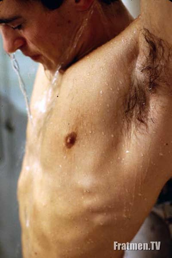 Nackter aufgehängter Burschenschaftler
 #77000918