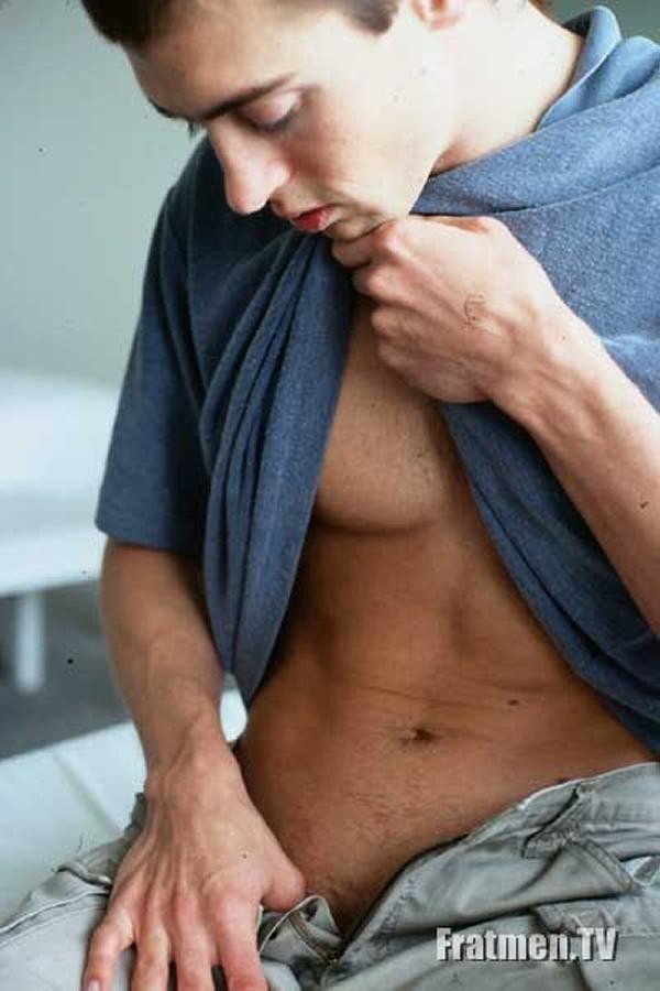 Tío de la fraternidad desnudo y colgado
 #77000961