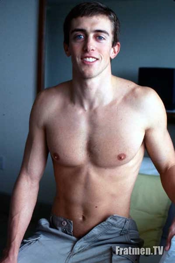 Tío de la fraternidad desnudo y colgado
 #77000967