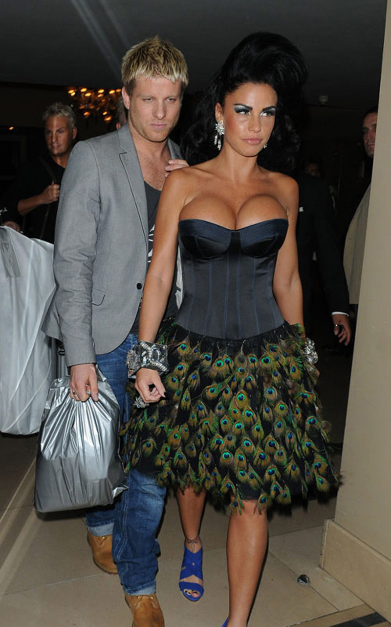 Katie Price showing off massive cleavage #75312536